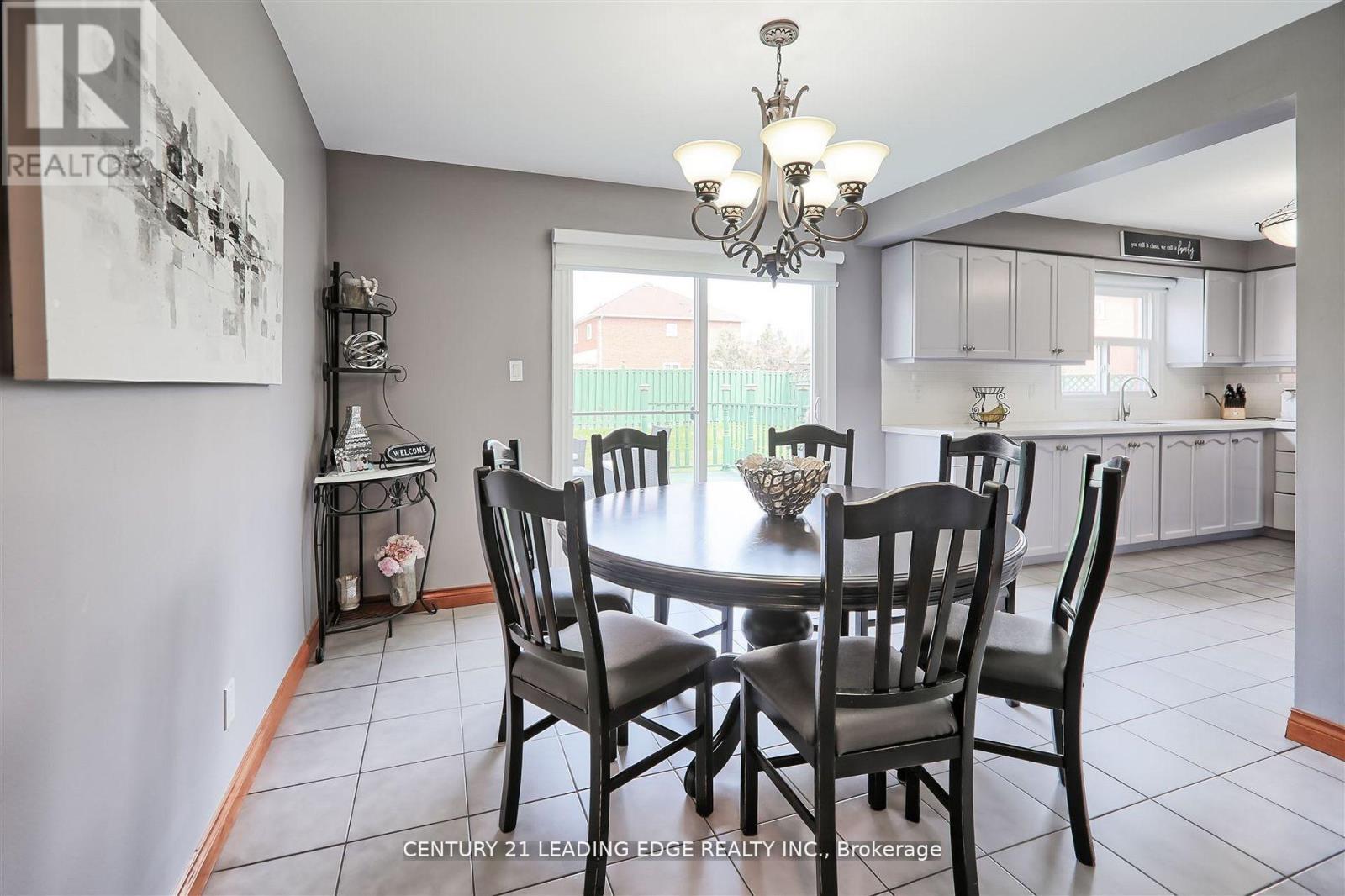 312 Valeria Boulevard, Vaughan, Ontario  L4L 6V7 - Photo 8 - N12418524