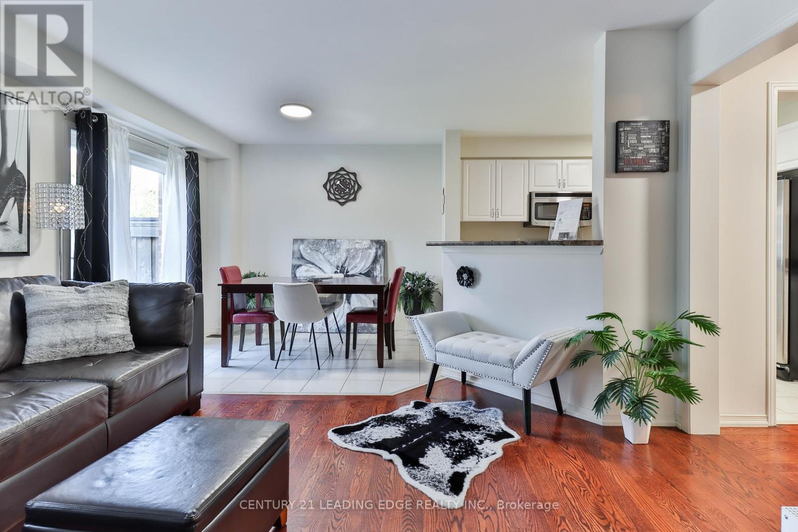 15 Robertdale Court, Whitchurch-Stouffville (Stouffville), Ontario  L4A 0Y5 - Photo 11 - N12418535