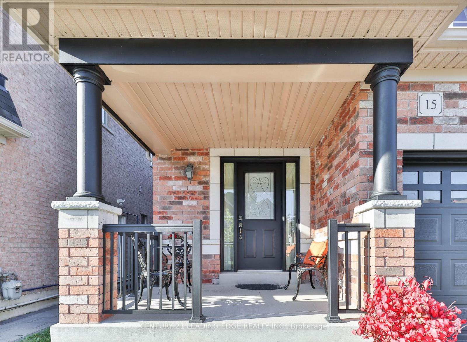 15 Robertdale Court, Whitchurch-Stouffville, Ontario  L4A 0Y5 - Photo 2 - N12418535