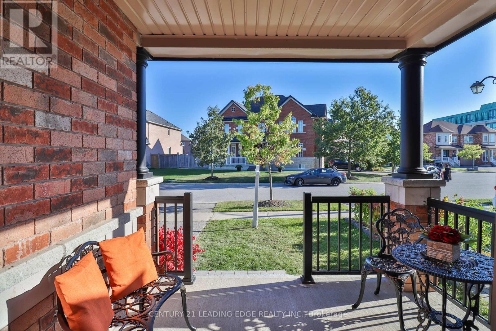 15 Robertdale Court, Whitchurch-Stouffville, Ontario  L4A 0Y5 - Photo 3 - N12418535