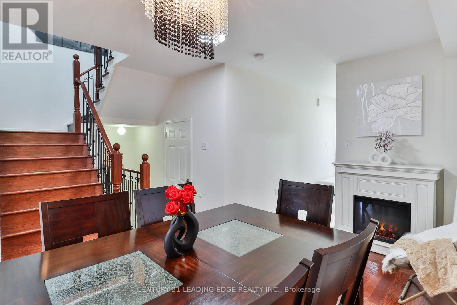 15 Robertdale Court, Whitchurch-Stouffville (Stouffville), Ontario  L4A 0Y5 - Photo 6 - N12418535