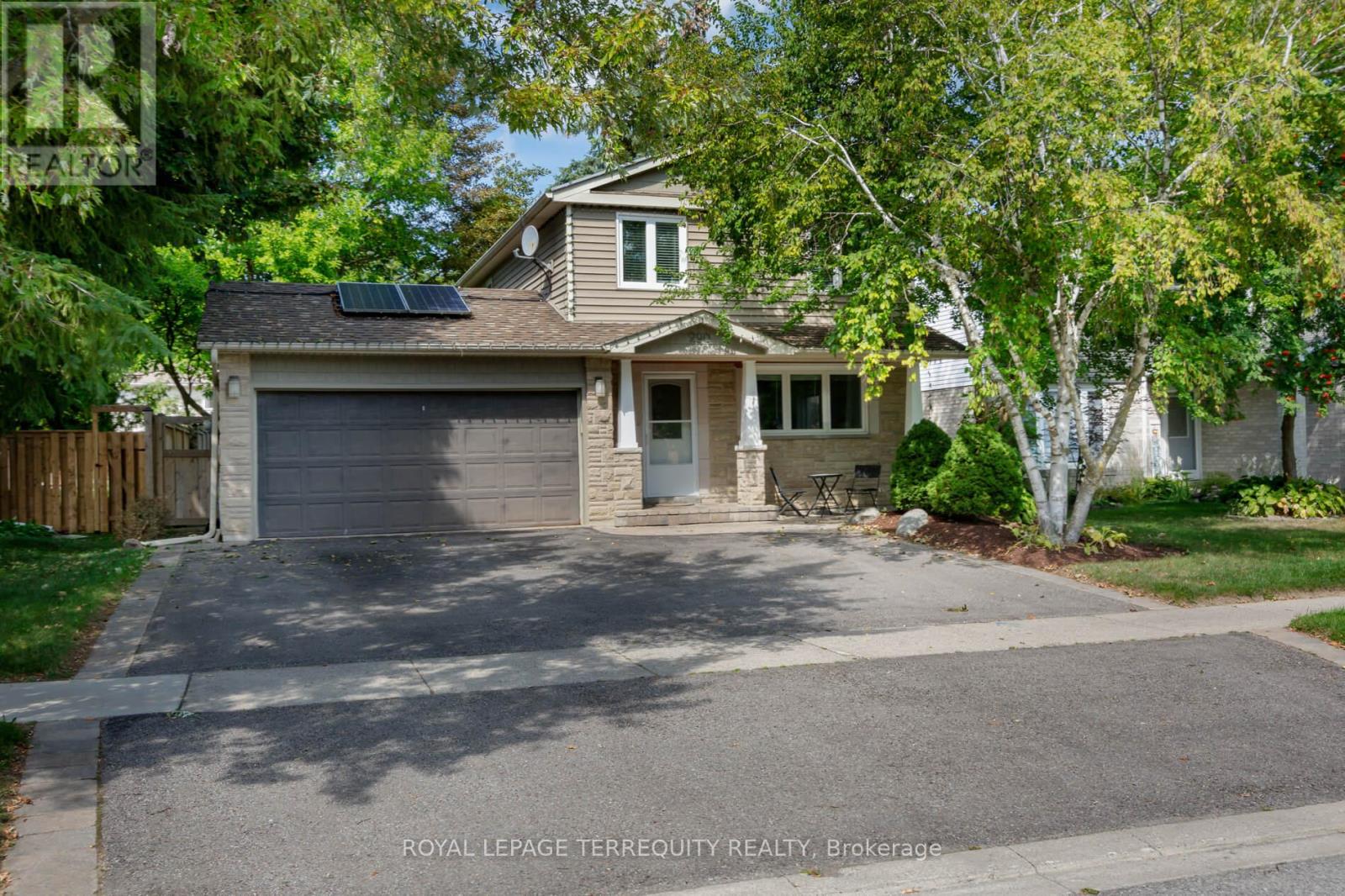 290 MANCHESTER DRIVE, Newmarket, Ontario