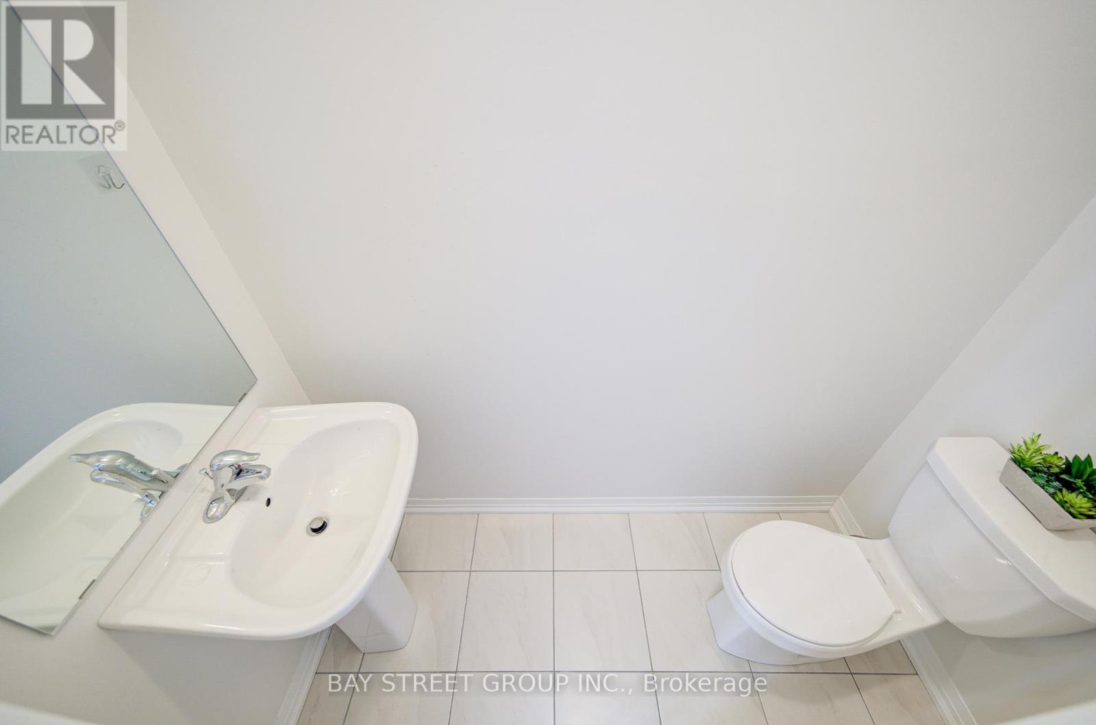 28 Sissons Way, Markham, Ontario  L6B 1R2 - Photo 5 - N12418605