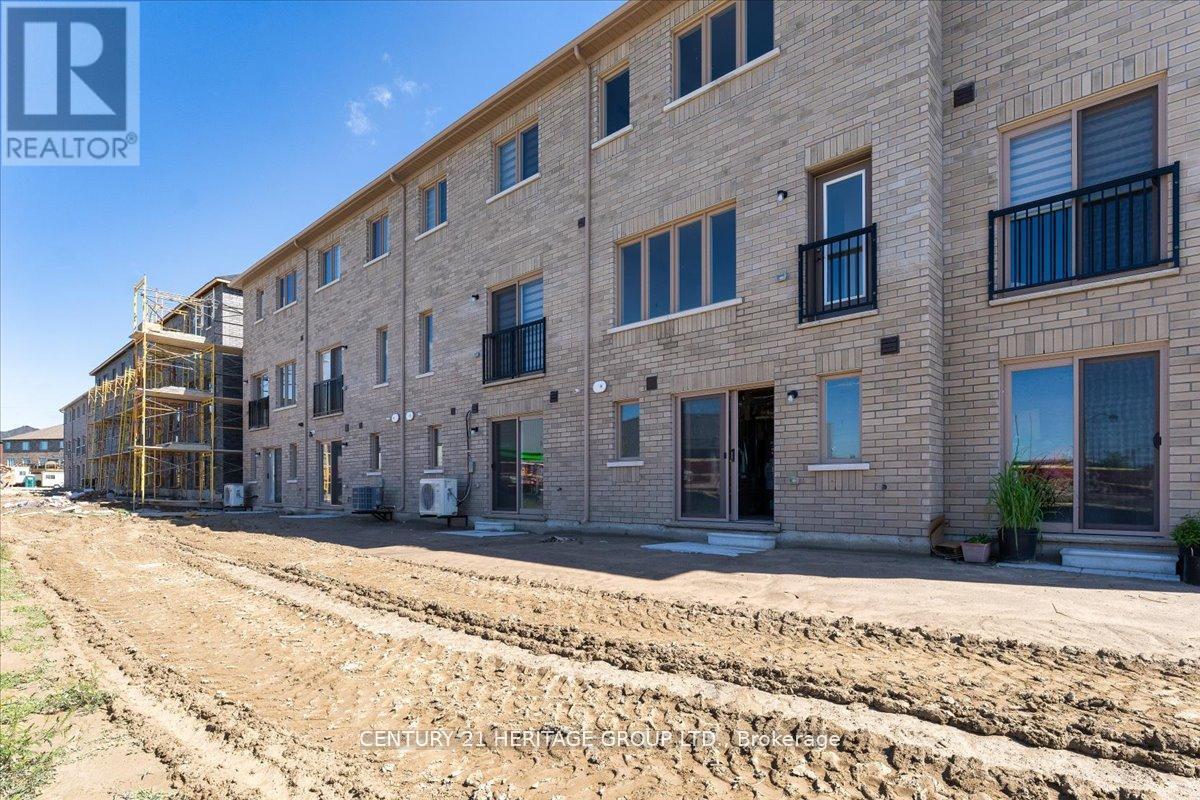 6 Elgin Court, Bradford West Gwillimbury, Ontario  L3Z 4R1 - Photo 47 - N12418618