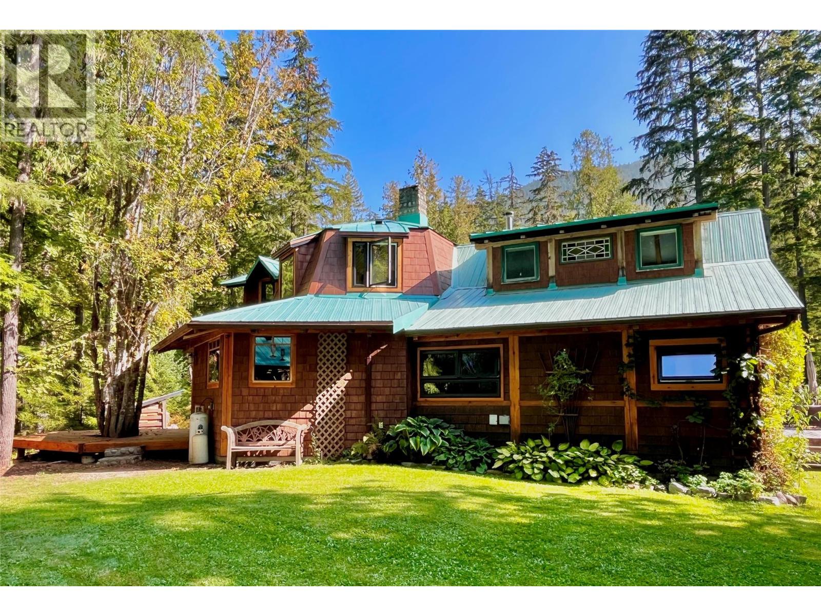 785 Beech Road, Nakusp, British Columbia  V0G 1R1 - Photo 1 - 10363533