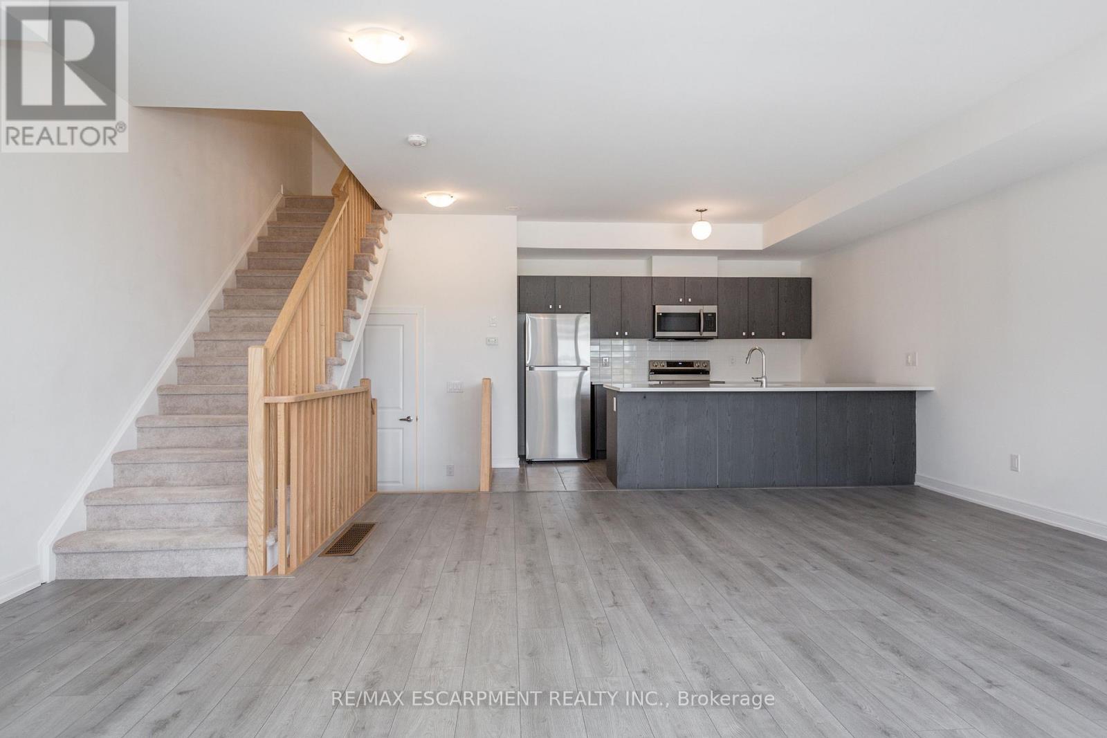 33 Red Maple Lane, Barrie, Ontario  L9J 0N4 - Photo 11 - S12418489