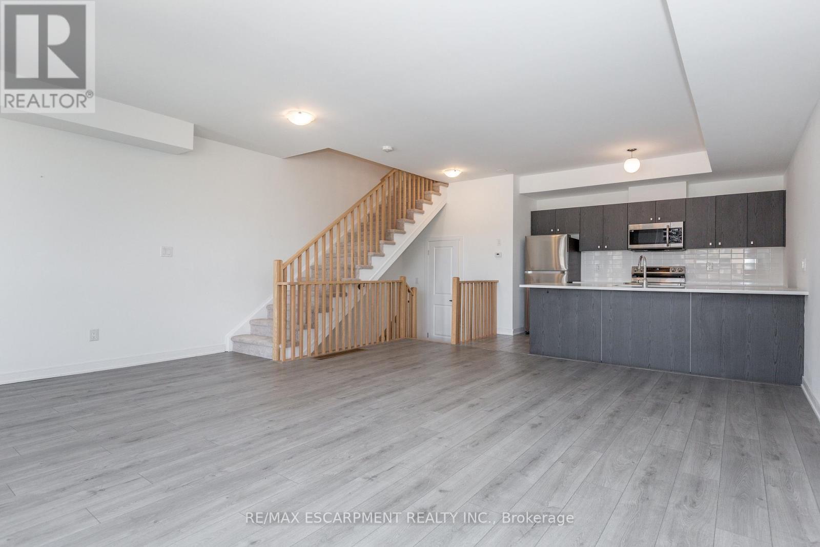 33 Red Maple Lane, Barrie, Ontario  L9J 0N4 - Photo 12 - S12418489