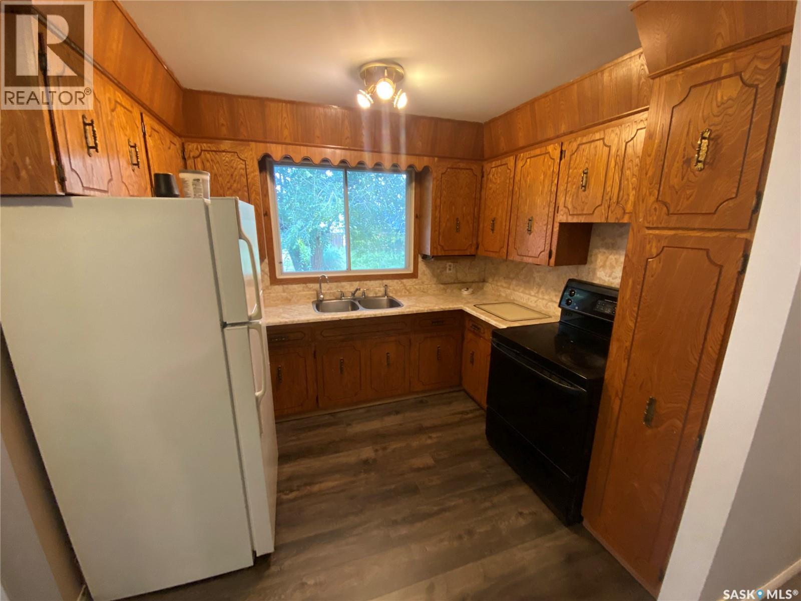 386 Victoria Avenue, Yorkton, Saskatchewan  S3N 1T6 - Photo 2 - SK018927
