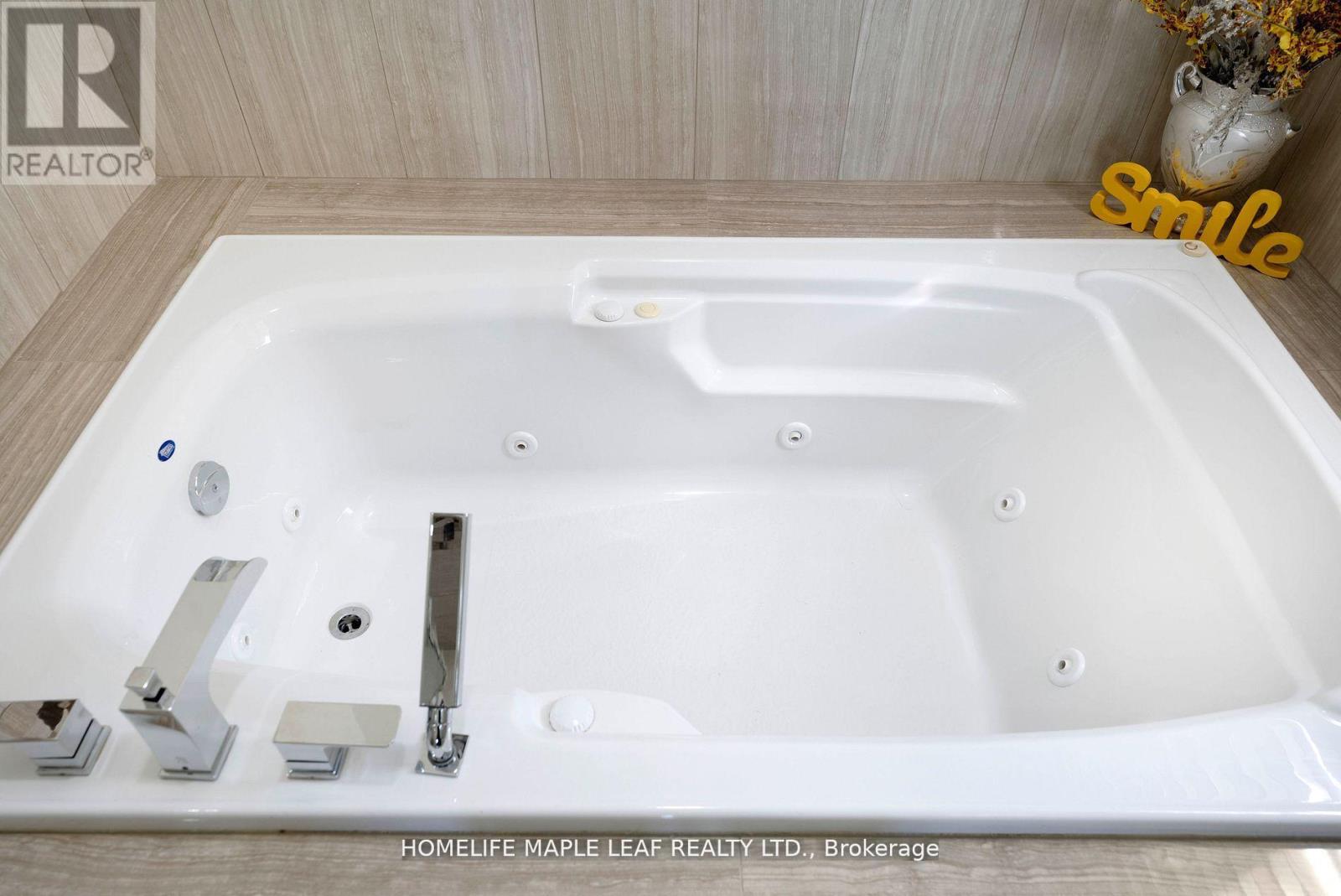 7588 Redstone Road, Mississauga, Ontario  L4T 2B9 - Photo 22 - W12418429