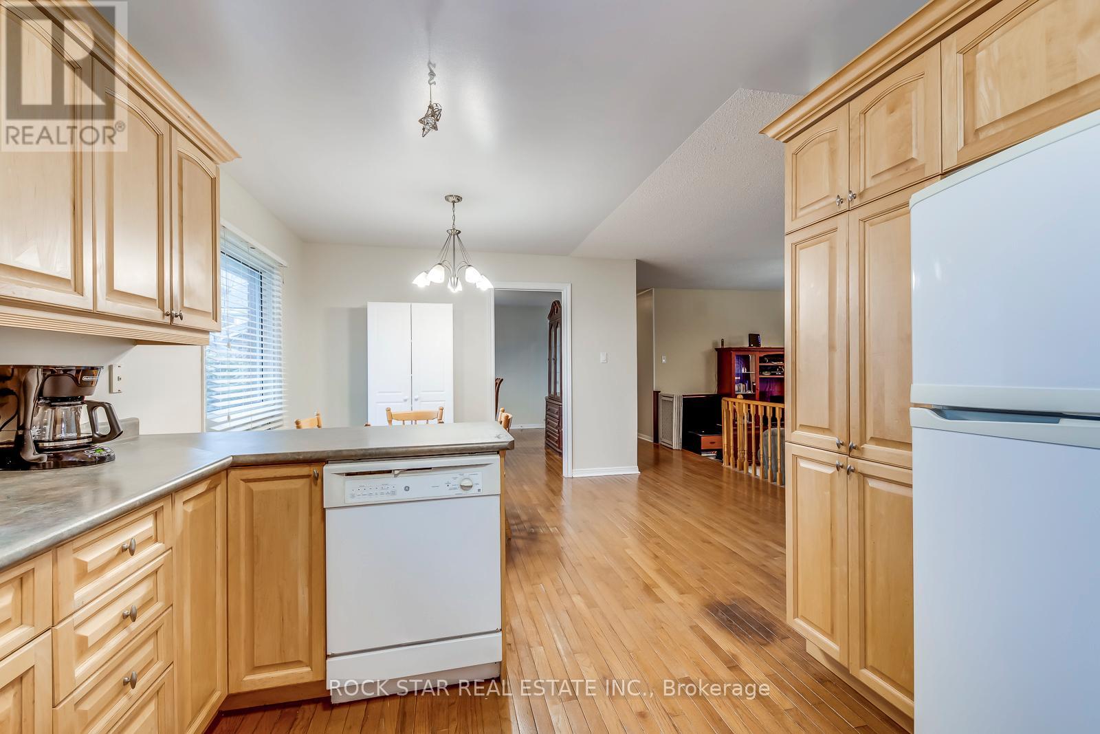 14 Cairnmore Court, Brampton, Ontario  L6Z 1T6 - Photo 15 - W12418471
