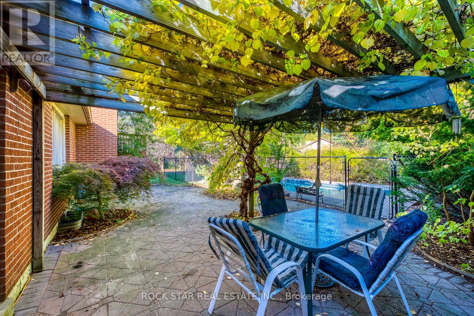 14 Cairnmore Court, Brampton, Ontario  L6Z 1T6 - Photo 37 - W12418471