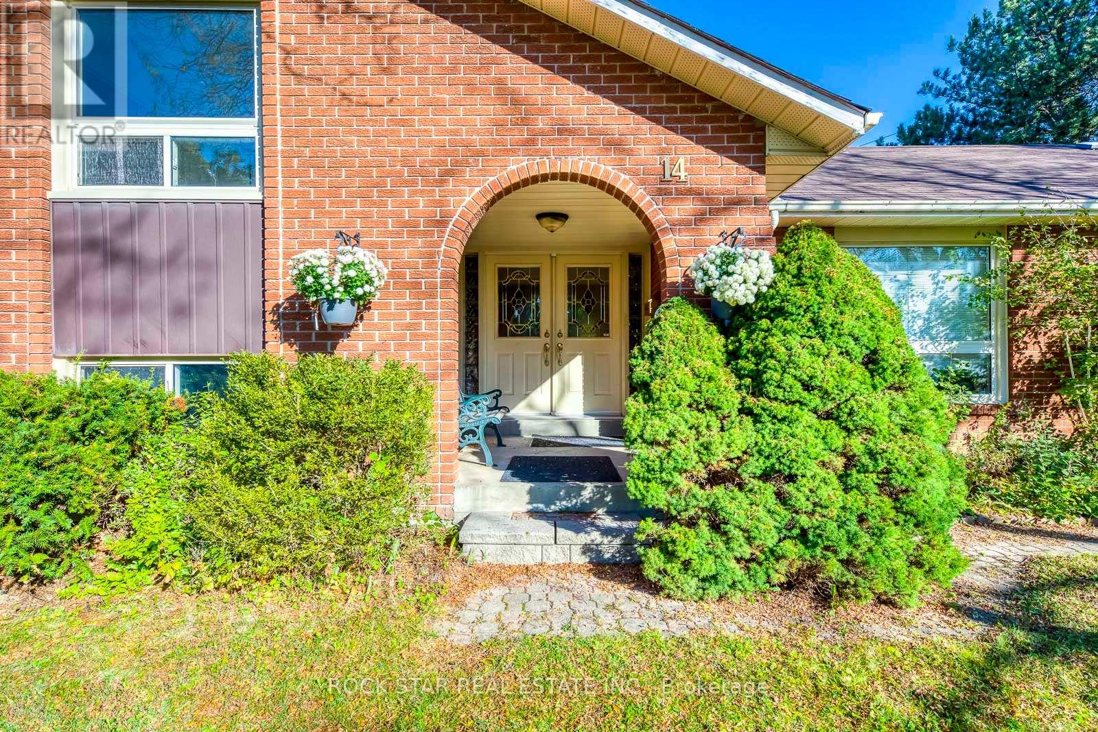 14 Cairnmore Court, Brampton, Ontario  L6Z 1T6 - Photo 4 - W12418471