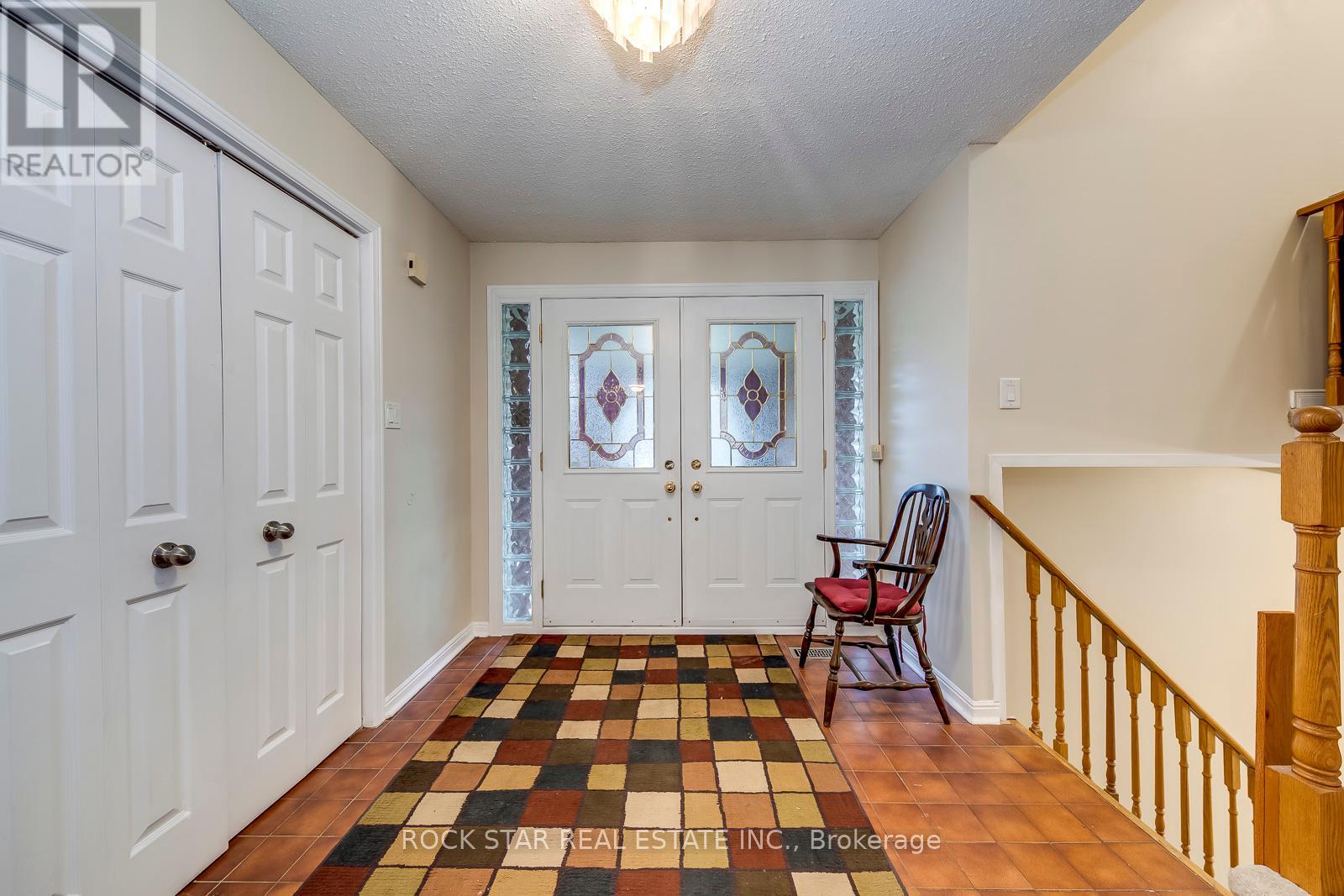 14 Cairnmore Court, Brampton, Ontario  L6Z 1T6 - Photo 6 - W12418471