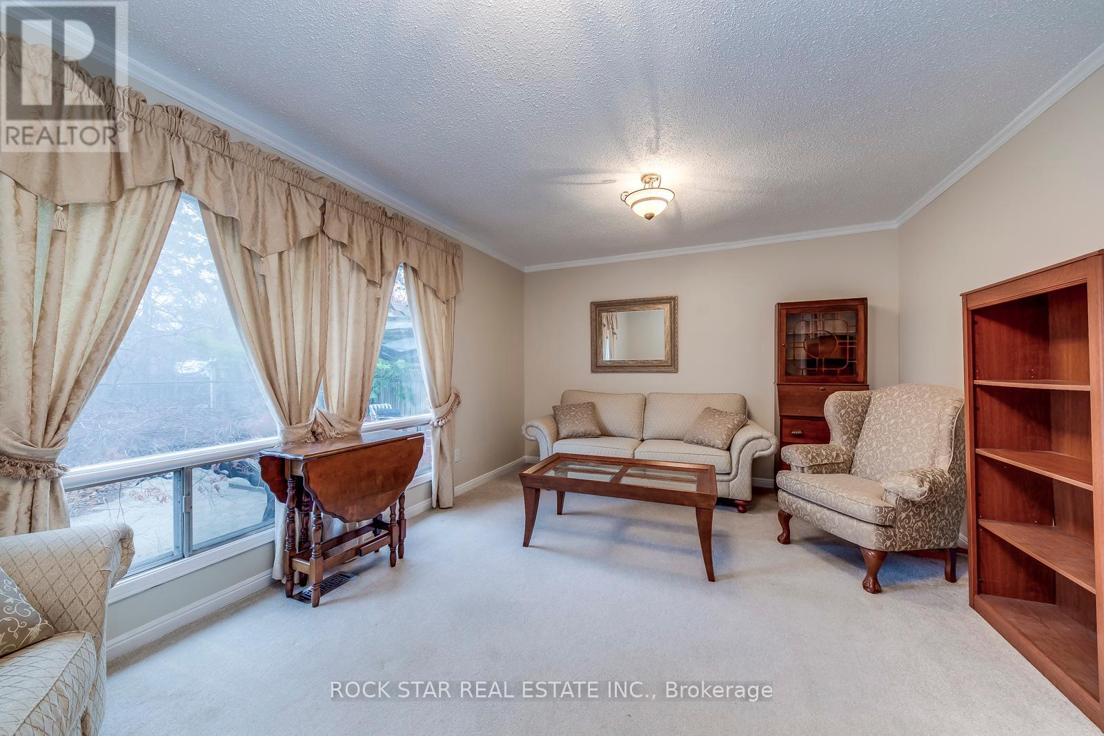 14 Cairnmore Court, Brampton, Ontario  L6Z 1T6 - Photo 8 - W12418471