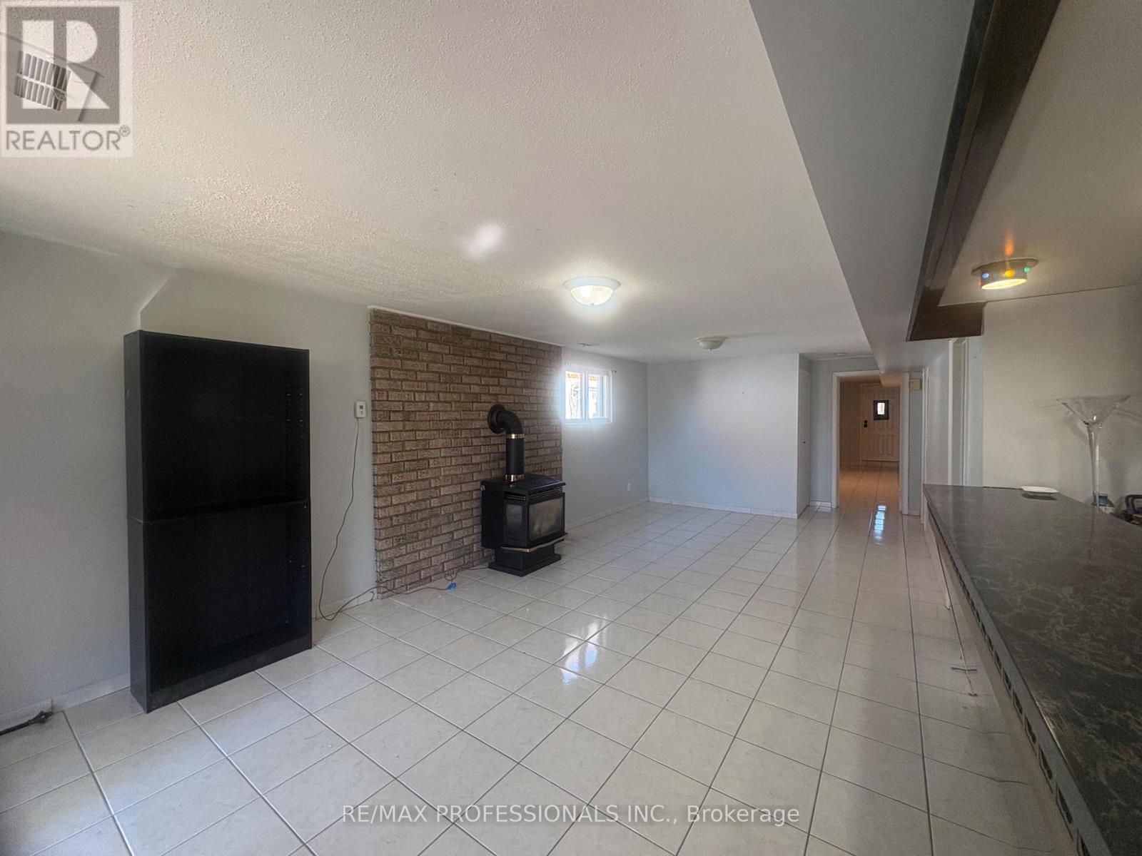 20 Sorlyn Avenue, Toronto, Ontario  M6L 1H8 - Photo 18 - W12418485