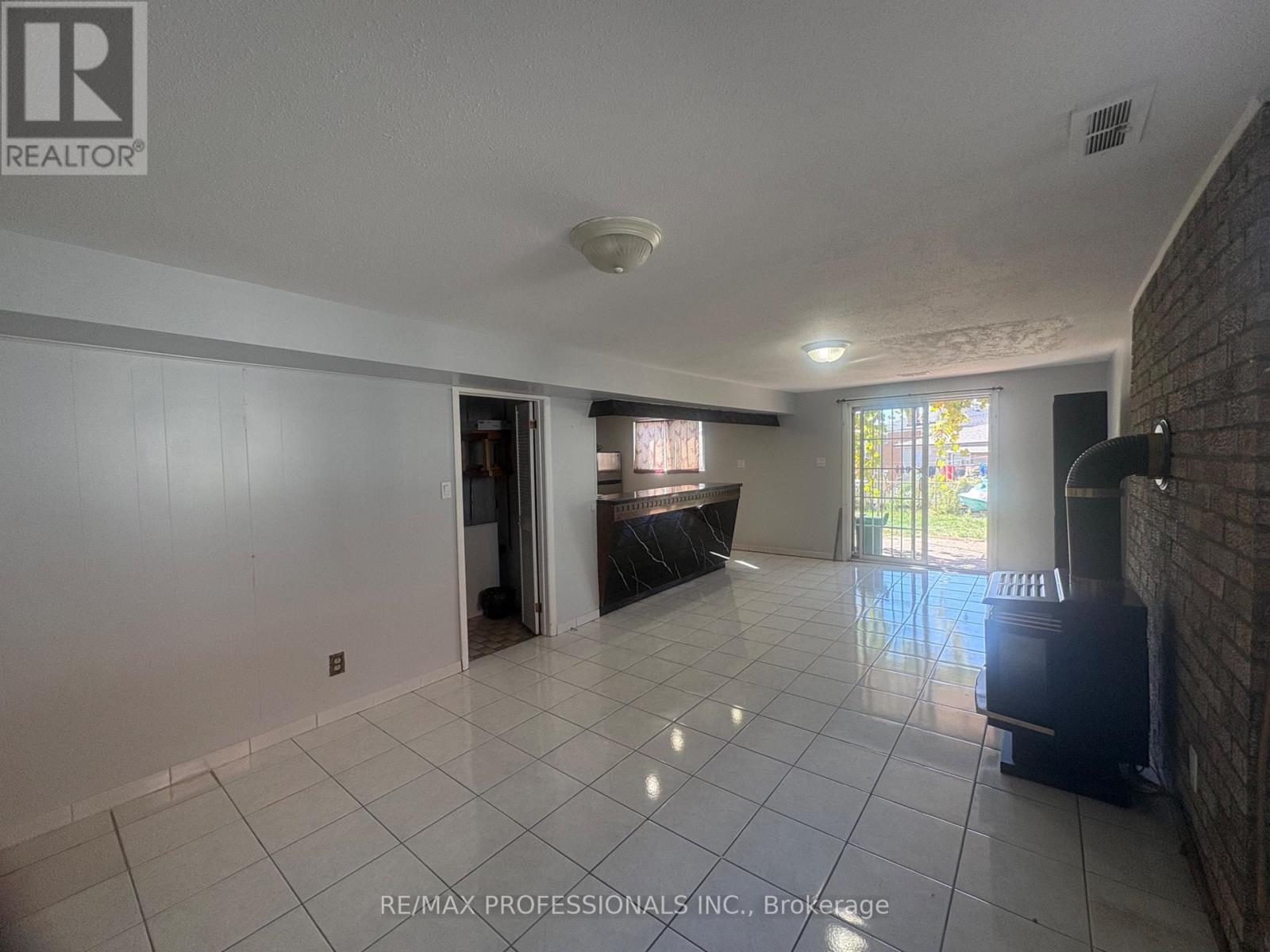 20 Sorlyn Avenue, Toronto, Ontario  M6L 1H8 - Photo 19 - W12418485
