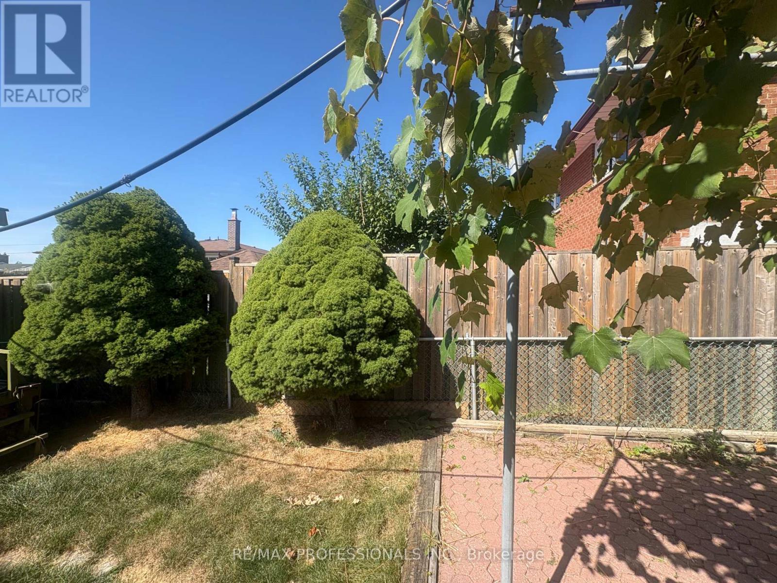 20 Sorlyn Avenue, Toronto, Ontario  M6L 1H8 - Photo 20 - W12418485
