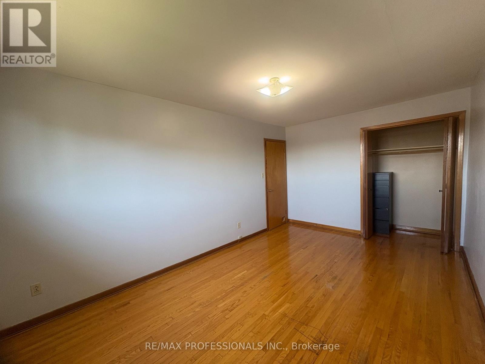 20 Sorlyn Avenue, Toronto, Ontario  M6L 1H8 - Photo 7 - W12418485