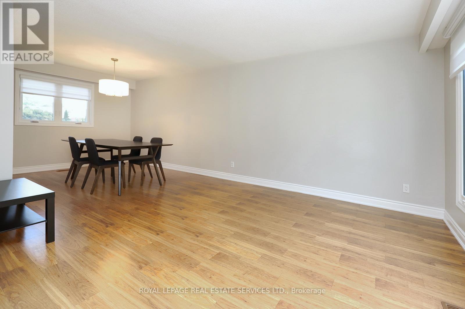 2549 Merrington Crescent, Mississauga, Ontario  L5K 2B8 - Photo 12 - W12418503
