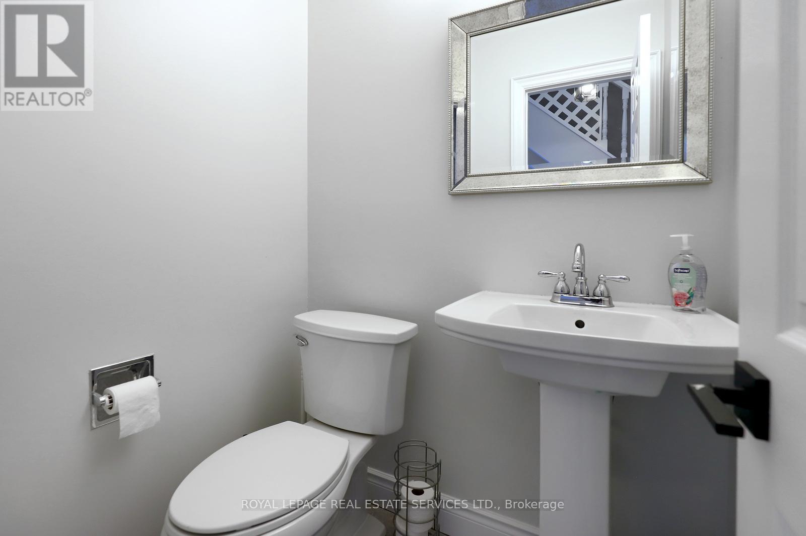 2549 Merrington Crescent, Mississauga, Ontario  L5K 2B8 - Photo 14 - W12418503