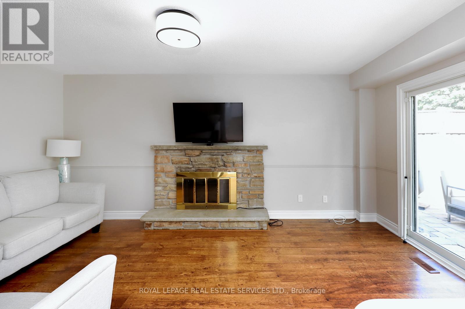 2549 Merrington Crescent, Mississauga, Ontario  L5K 2B8 - Photo 15 - W12418503