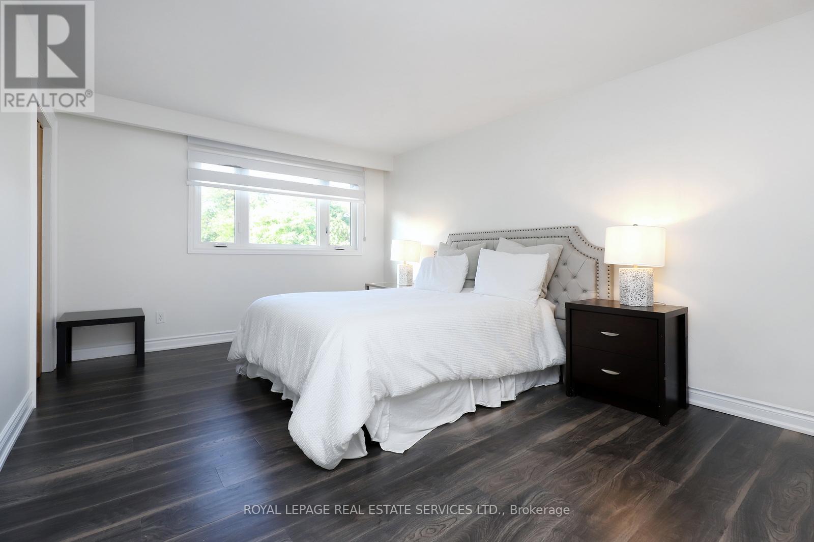 2549 Merrington Crescent, Mississauga, Ontario  L5K 2B8 - Photo 19 - W12418503