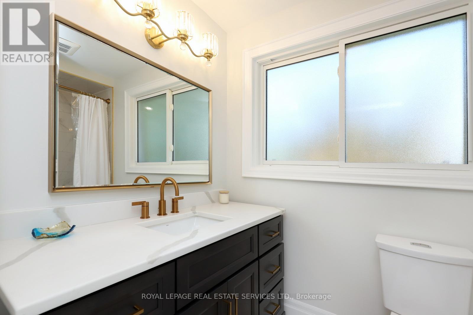 2549 Merrington Crescent, Mississauga, Ontario  L5K 2B8 - Photo 24 - W12418503