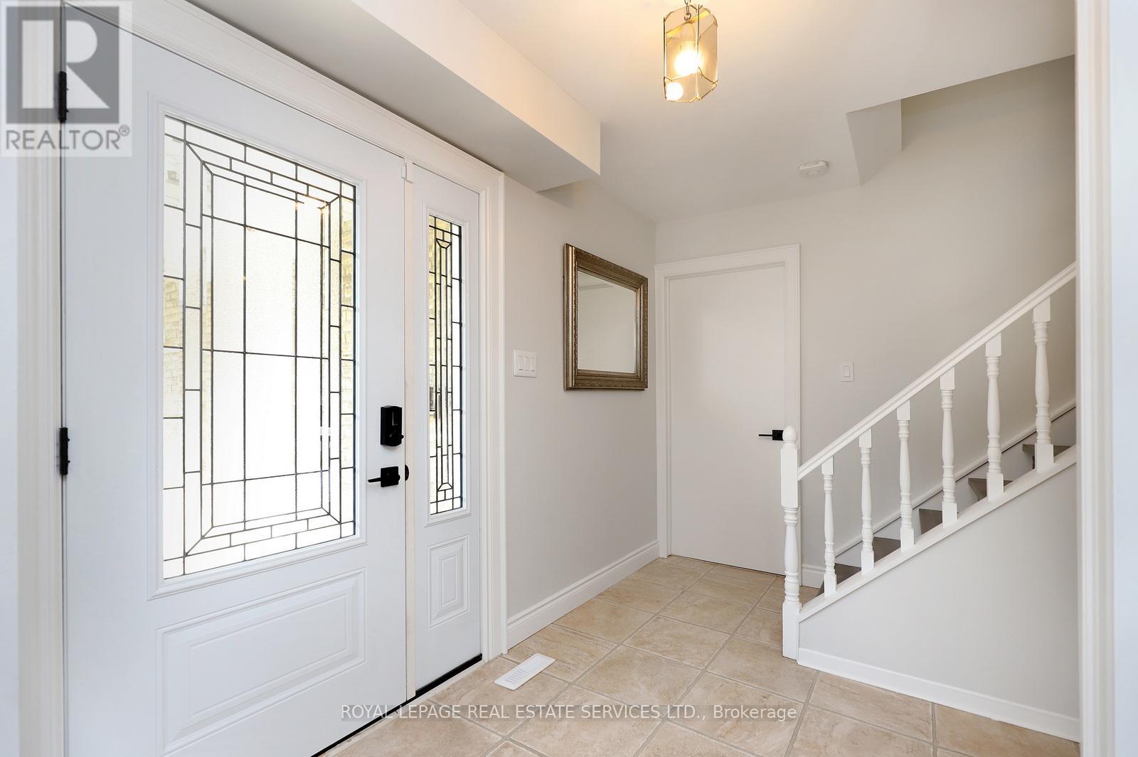 2549 Merrington Crescent, Mississauga, Ontario  L5K 2B8 - Photo 4 - W12418503