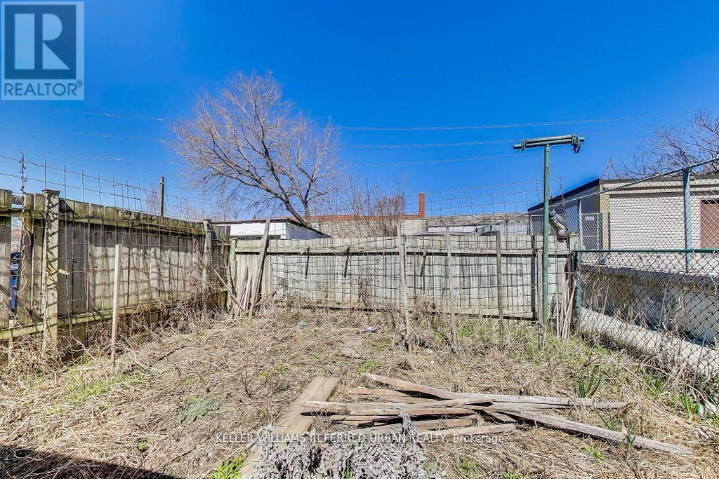 342 Hopewell Avenue, Toronto, Ontario  M6E 2S2 - Photo 19 - W12418528