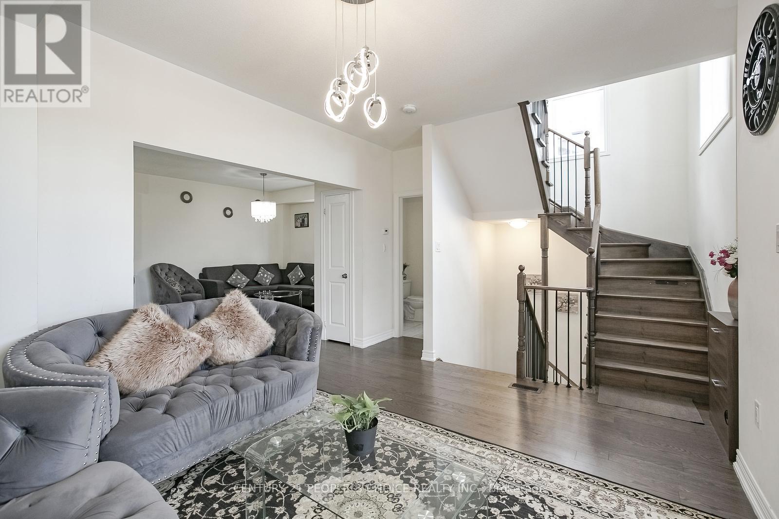 90 Hashmi Place, Brampton, Ontario  L6Y 6J9 - Photo 11 - W12418573