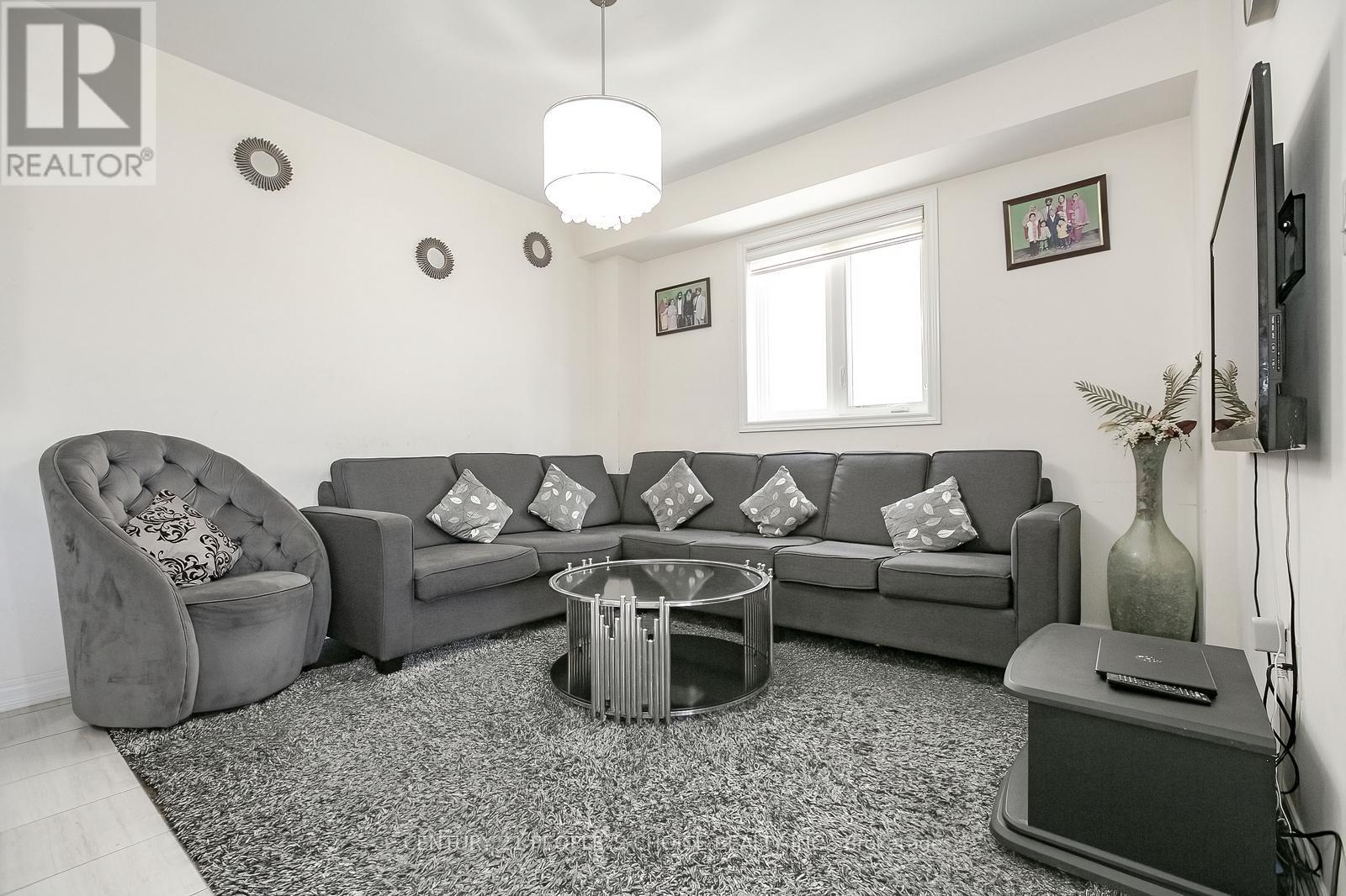 90 Hashmi Place, Brampton, Ontario  L6Y 6J9 - Photo 14 - W12418573