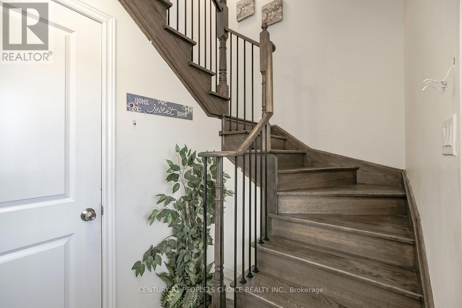 90 Hashmi Place, Brampton, Ontario  L6Y 6J9 - Photo 6 - W12418573
