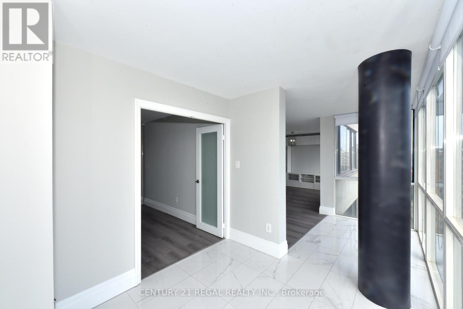 1612 - 350 Webb Drive, Mississauga, Ontario  L5B 3W4 - Photo 12 - W12418576