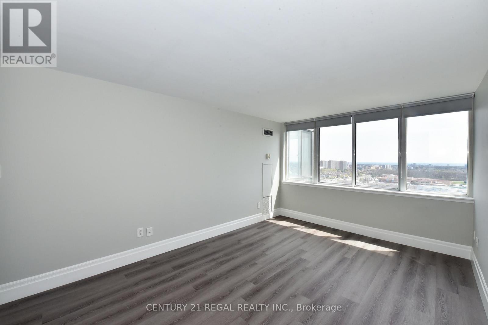 1612 - 350 Webb Drive, Mississauga, Ontario  L5B 3W4 - Photo 13 - W12418576