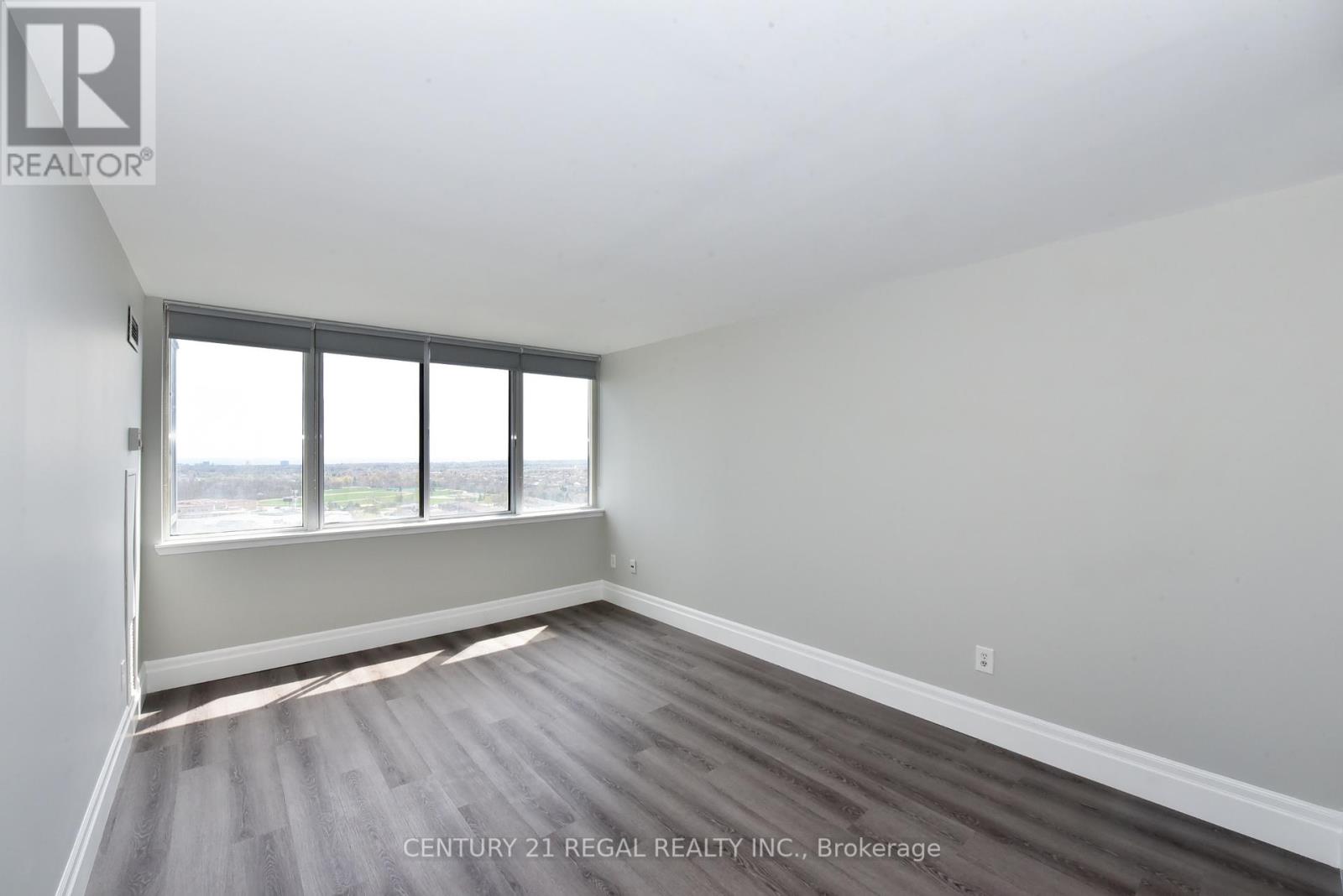 1612 - 350 Webb Drive, Mississauga, Ontario  L5B 3W4 - Photo 14 - W12418576