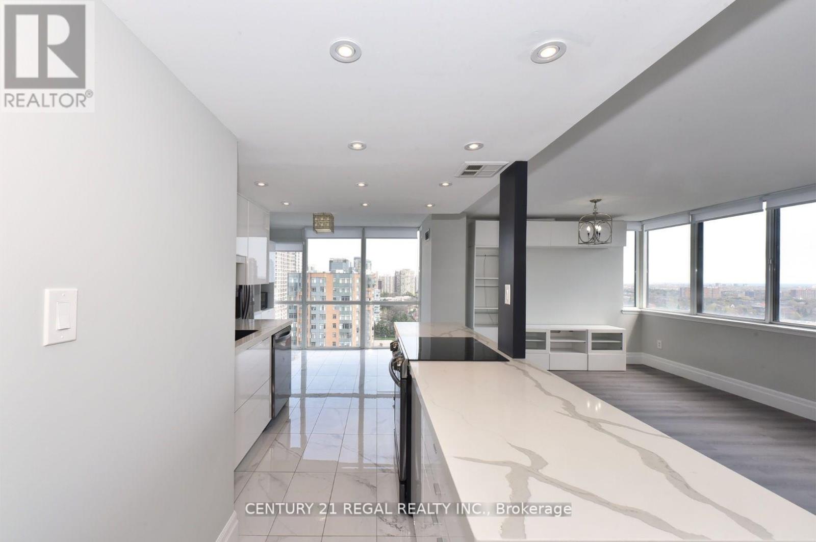 1612 - 350 Webb Drive, Mississauga, Ontario  L5B 3W4 - Photo 2 - W12418576