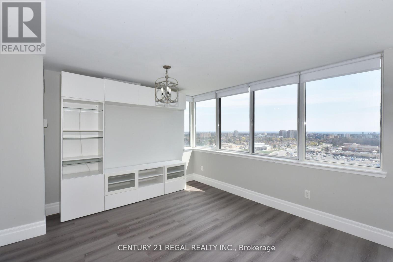 1612 - 350 Webb Drive, Mississauga, Ontario  L5B 3W4 - Photo 4 - W12418576