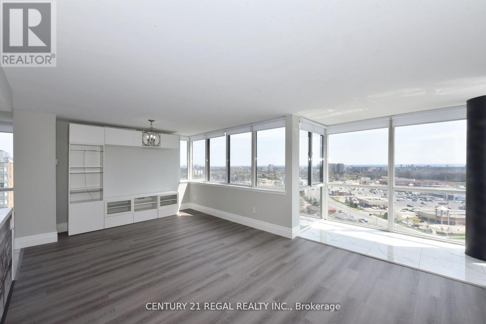 1612 - 350 Webb Drive, Mississauga, Ontario  L5B 3W4 - Photo 5 - W12418576