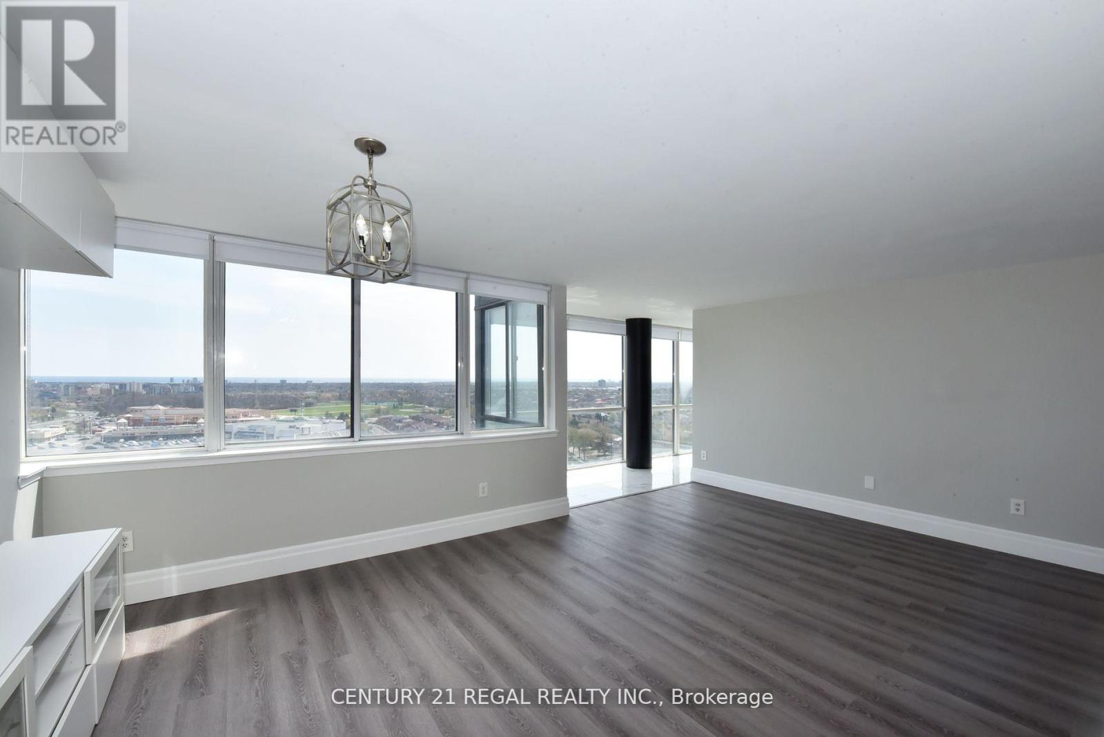1612 - 350 Webb Drive, Mississauga, Ontario  L5B 3W4 - Photo 6 - W12418576