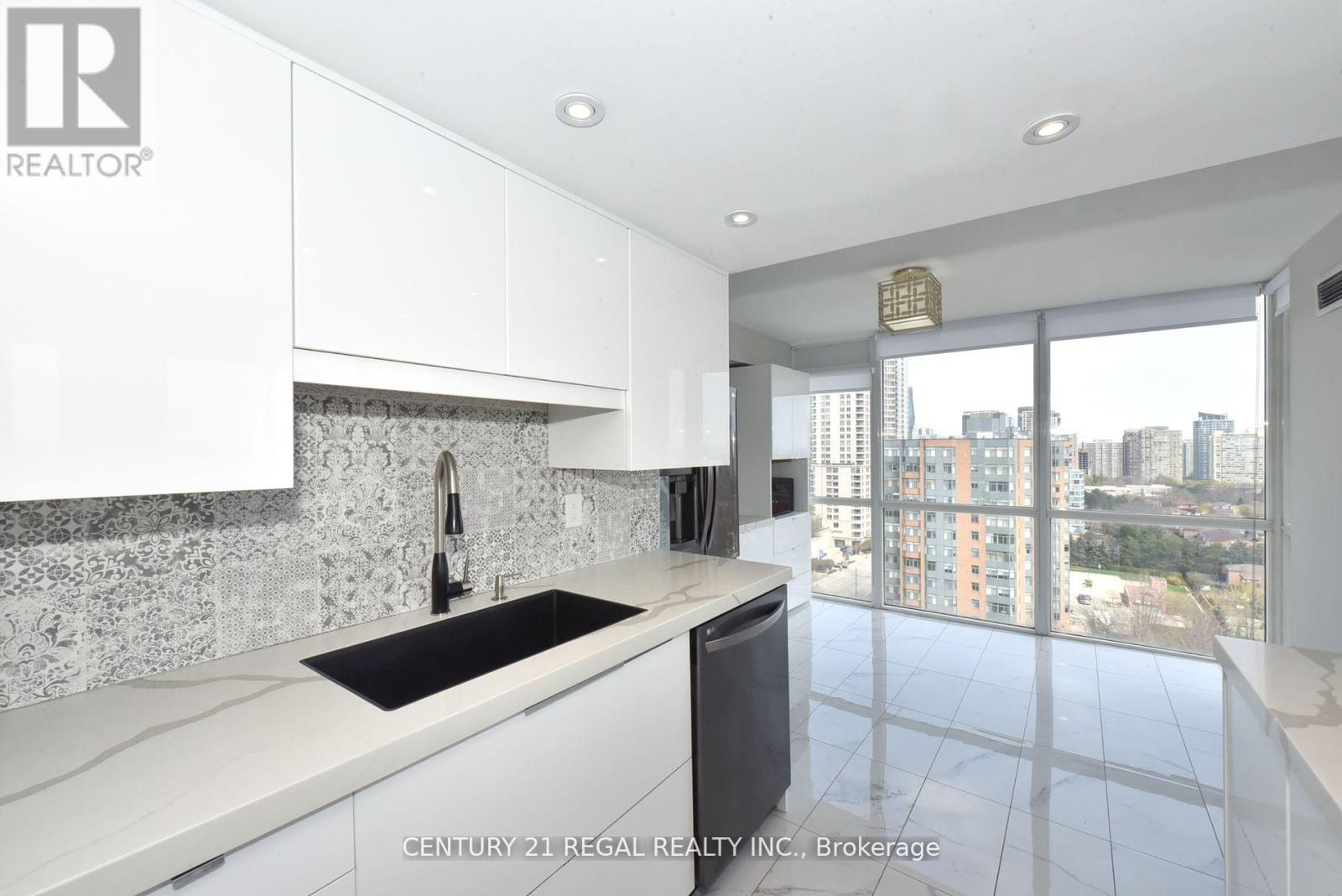 1612 - 350 Webb Drive, Mississauga, Ontario  L5B 3W4 - Photo 7 - W12418576