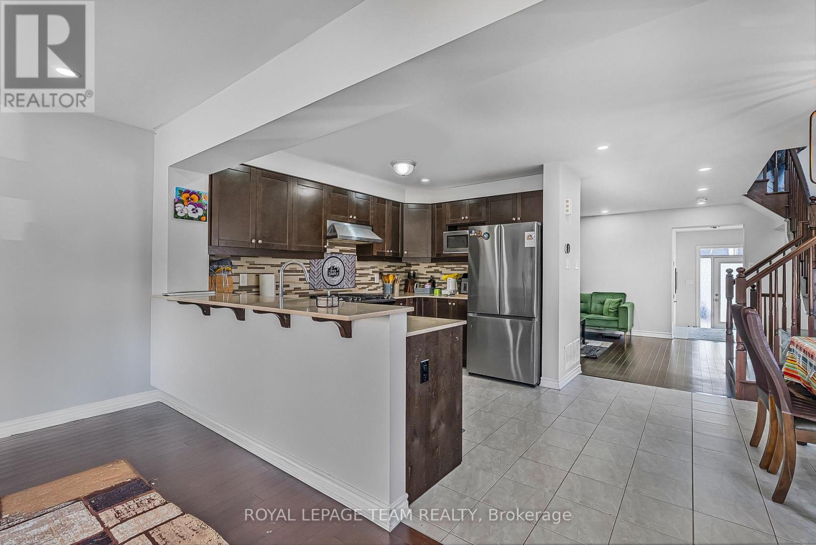 622 Parade Drive, Ottawa, Ontario  K2S 0Y7 - Photo 12 - X12376117