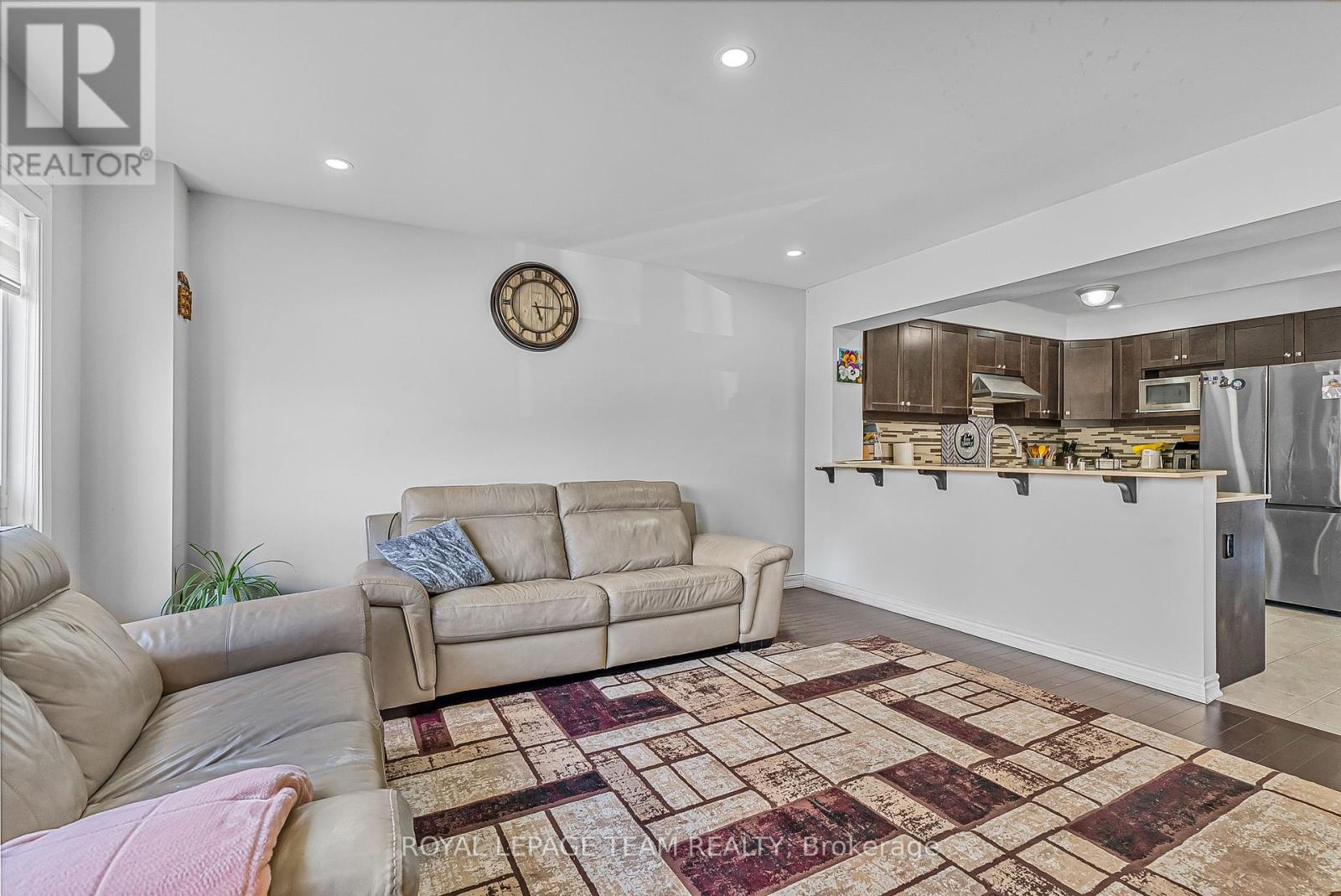 622 Parade Drive, Ottawa, Ontario  K2S 0Y7 - Photo 18 - X12376117