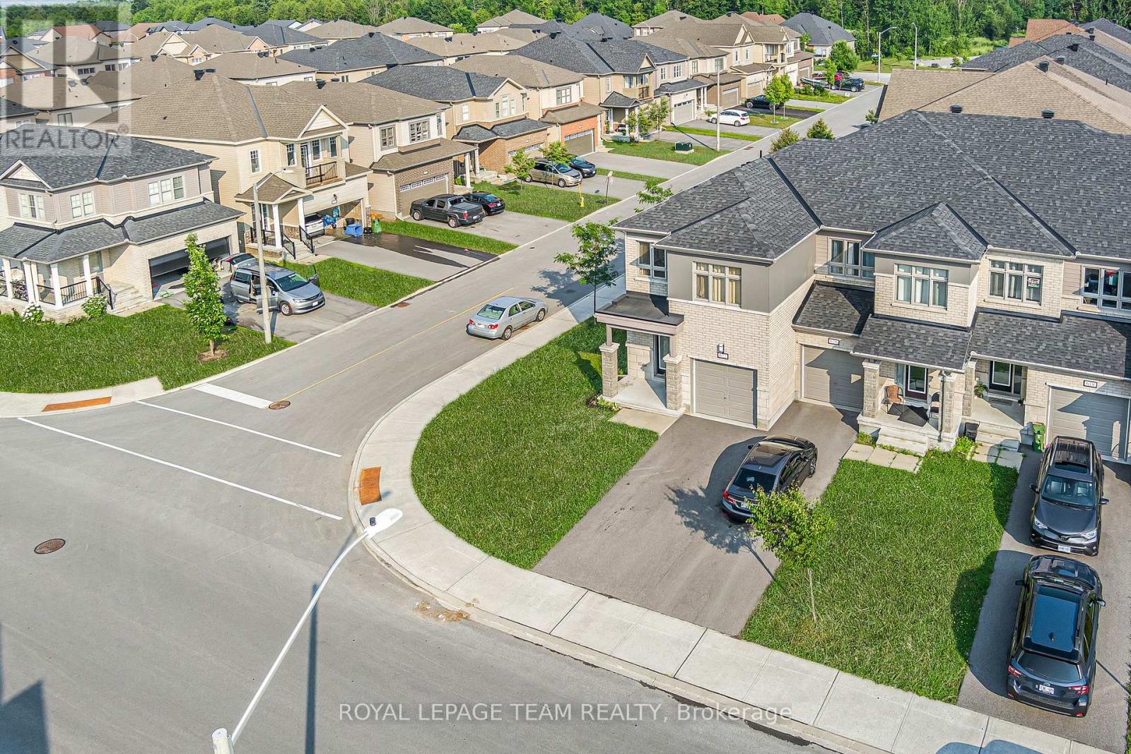 622 Parade Drive, Ottawa, Ontario  K2S 0Y7 - Photo 3 - X12376117