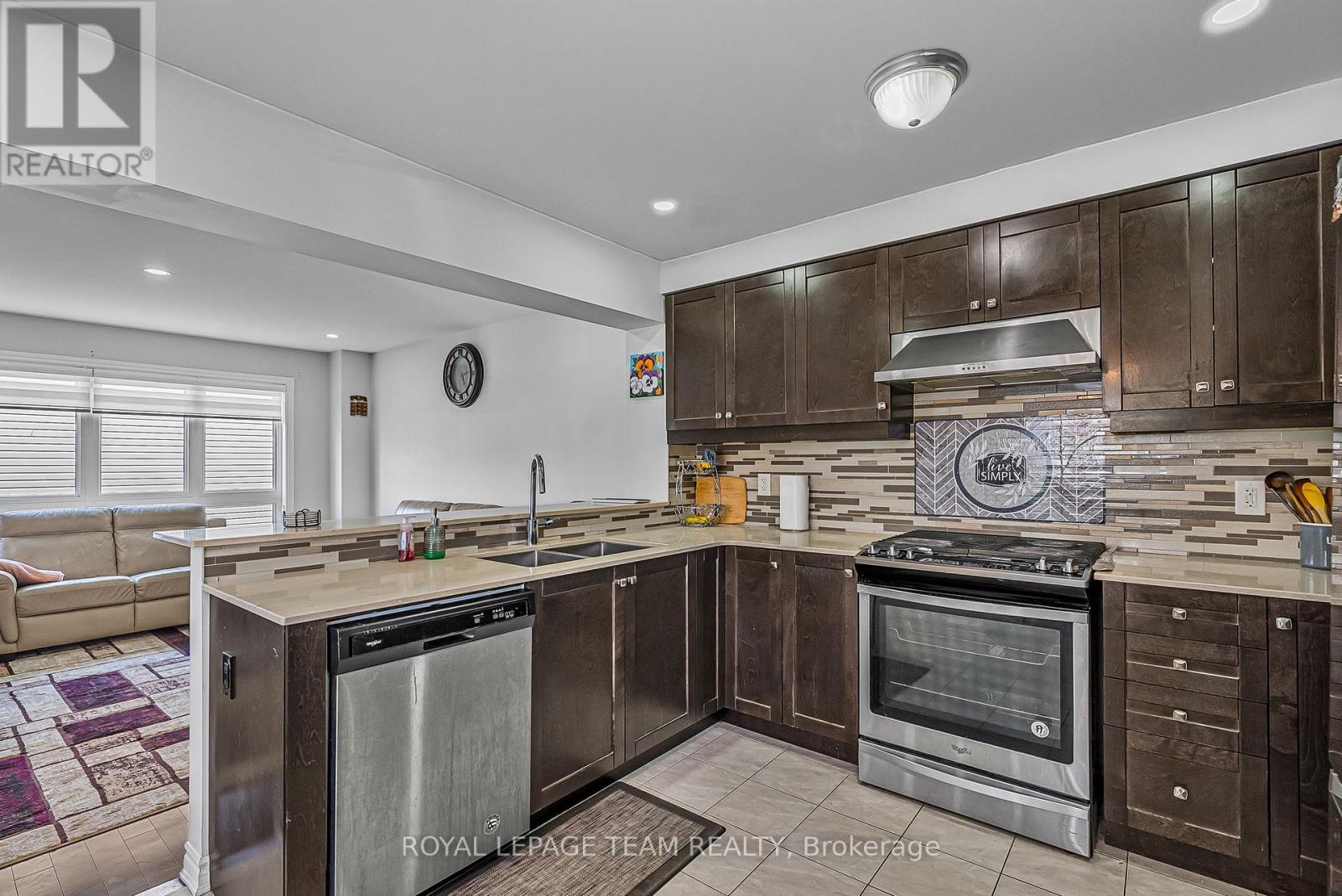622 Parade Drive, Ottawa, Ontario  K2S 0Y7 - Photo 9 - X12376117