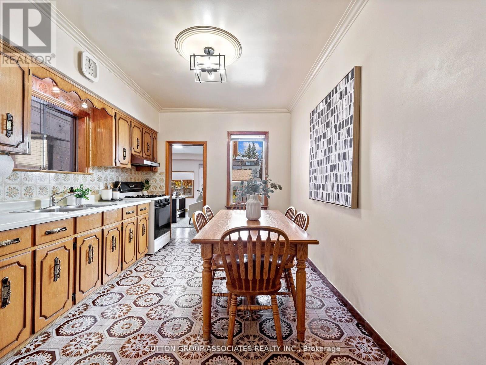696 Crawford Street, Toronto, Ontario  M6G 3K2 - Photo 12 - C12418650