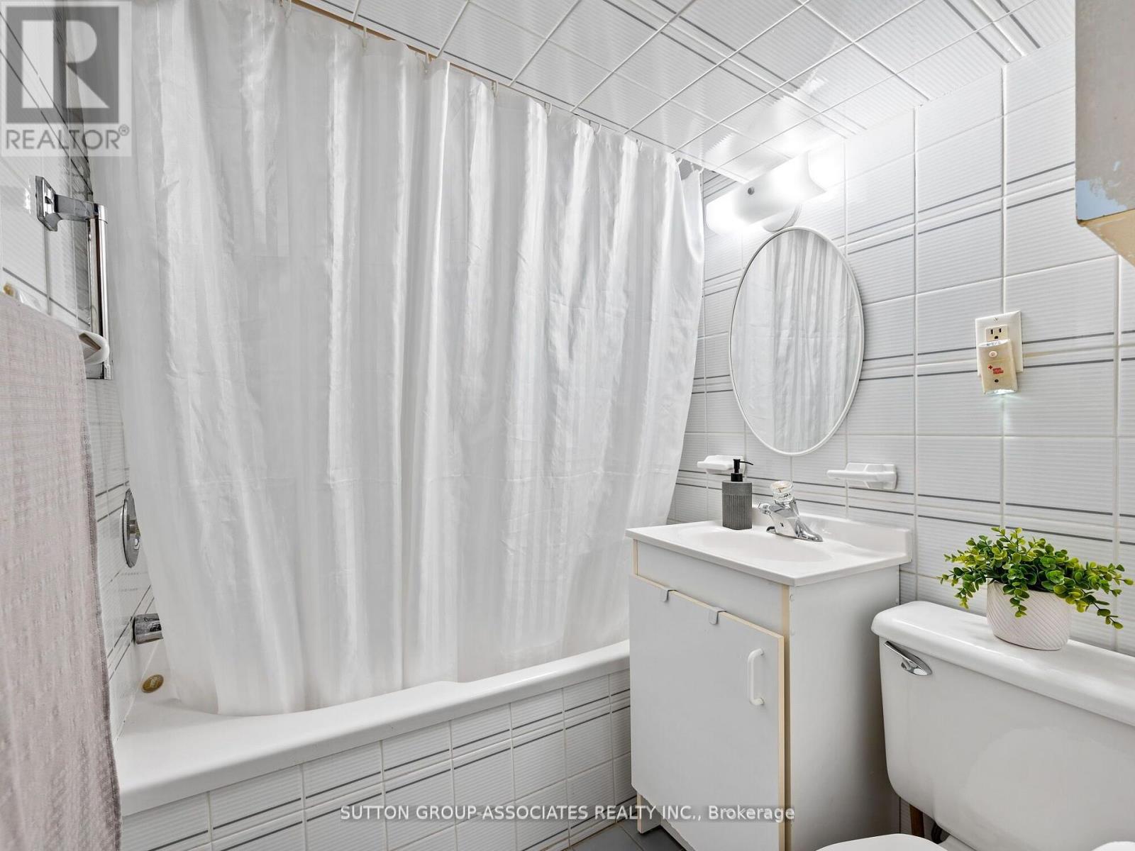 696 Crawford Street, Toronto, Ontario  M6G 3K2 - Photo 26 - C12418650