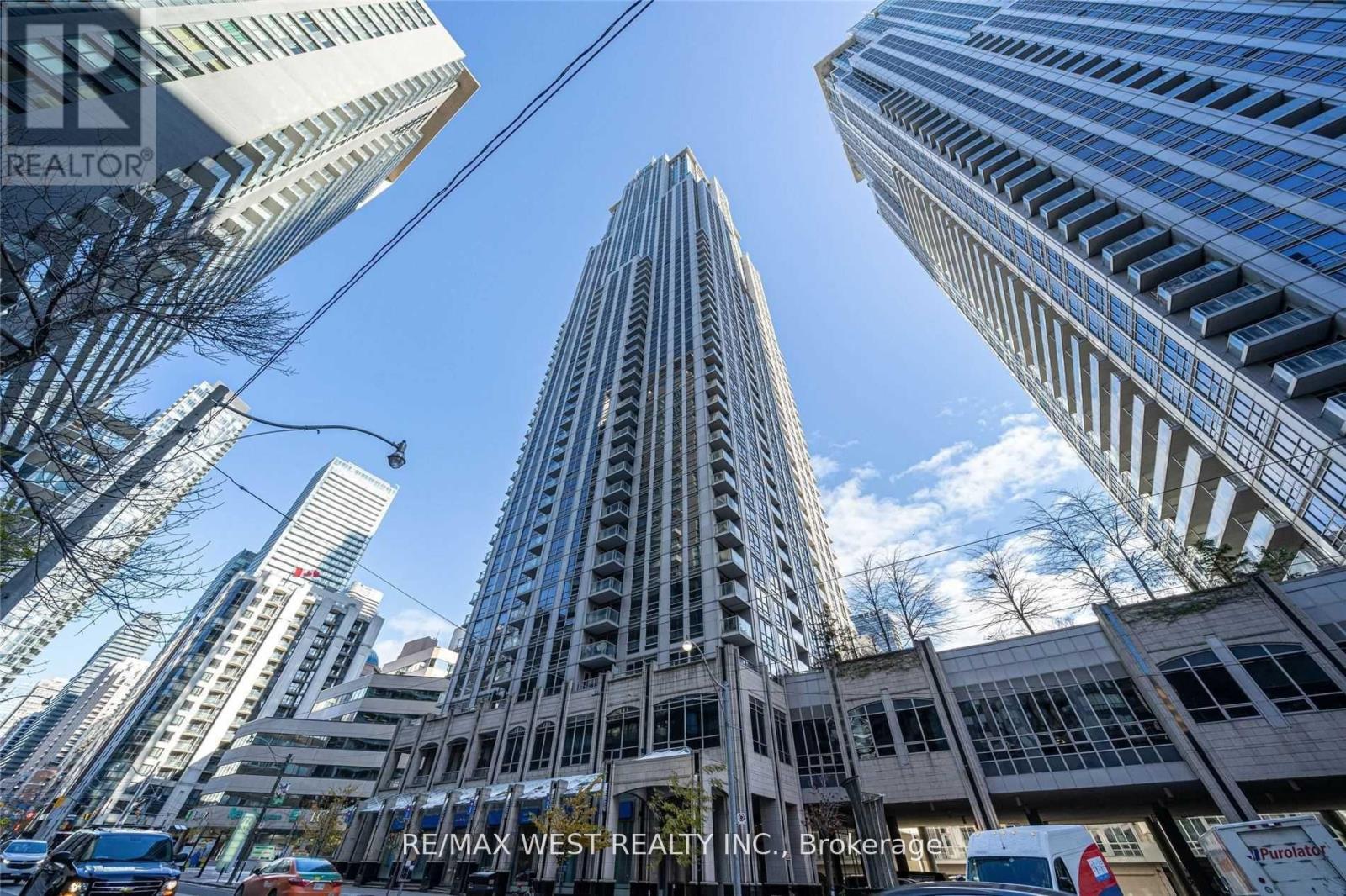 408 - 763 BAY STREET, Toronto, Ontario