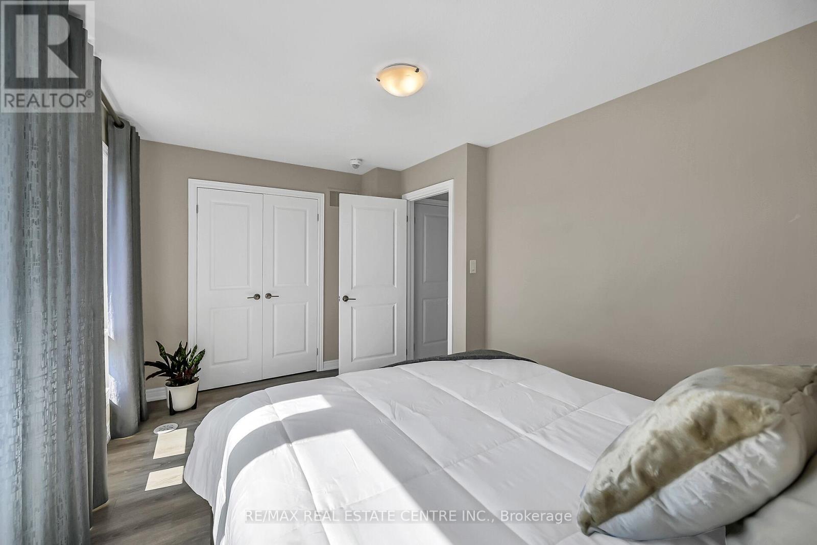 61 Esplanade Lane, Grimsby, Ontario  L3M 0H2 - Photo 26 - X12418474