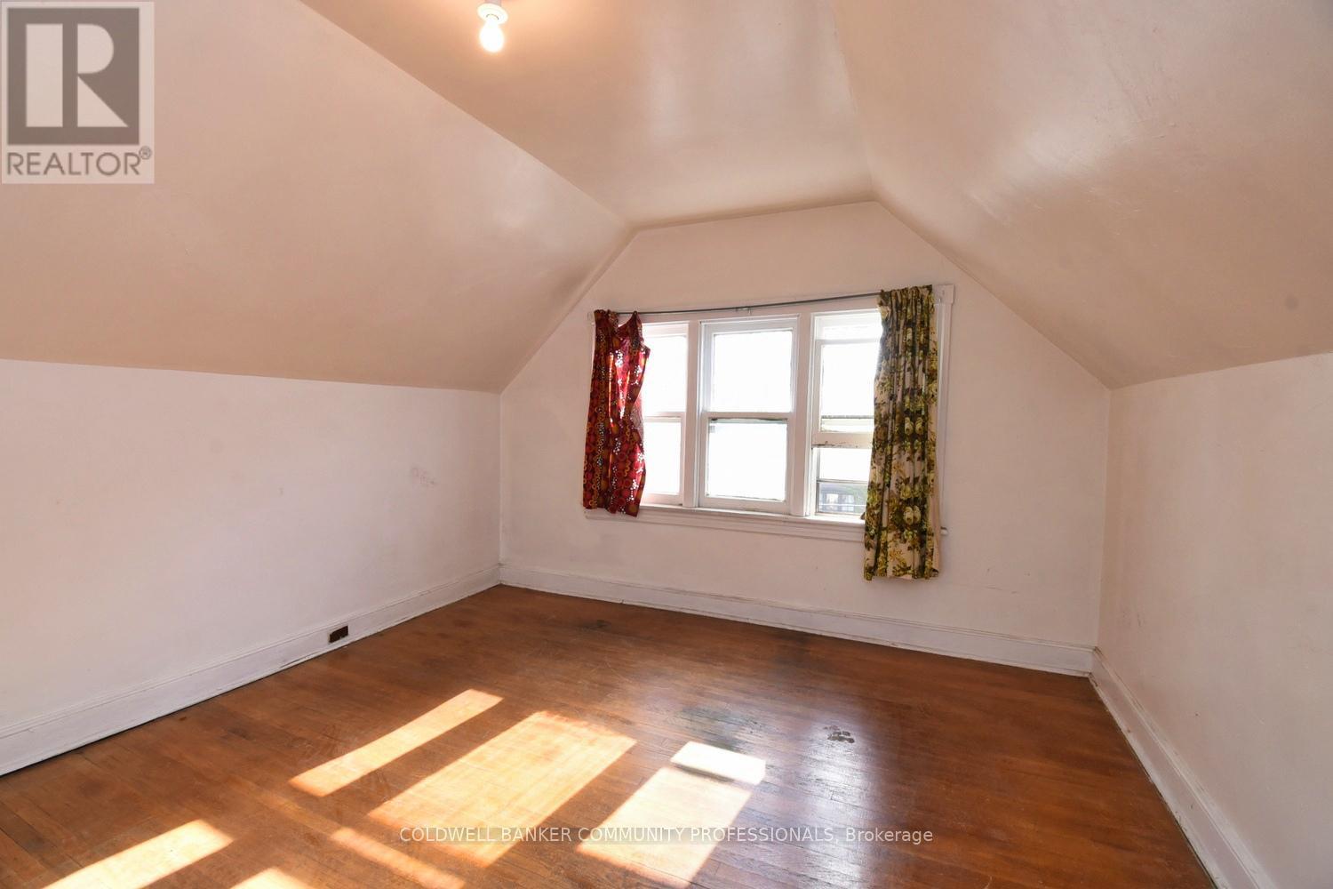 14 Spruceside Avenue, Hamilton, Ontario  L8P 3Y3 - Photo 24 - X12418555