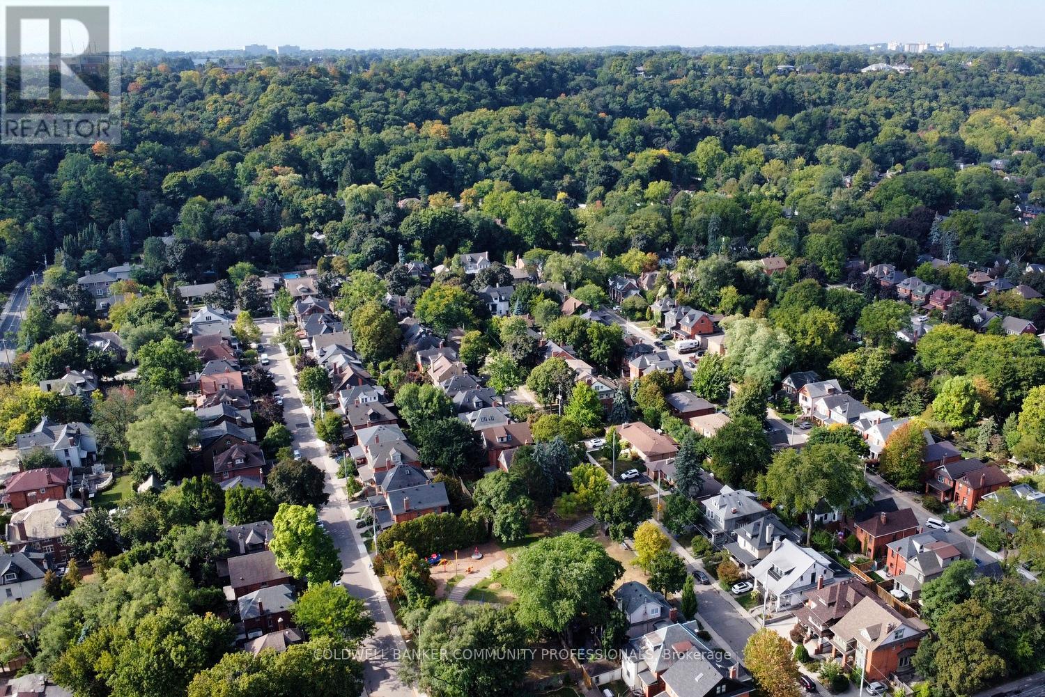 14 Spruceside Avenue, Hamilton, Ontario  L8P 3Y3 - Photo 31 - X12418555